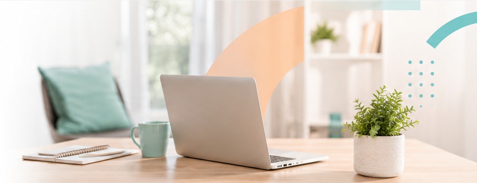 Ordinateur portable sur un bureau lumineux